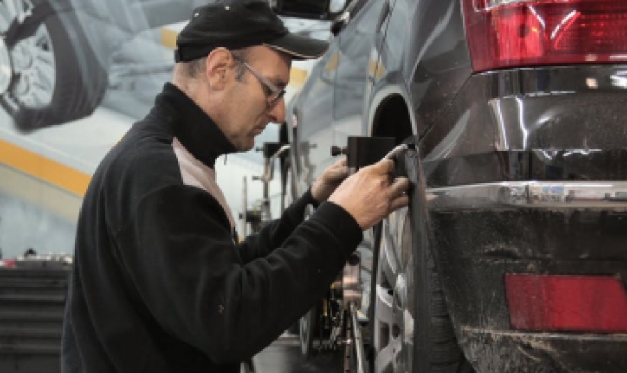 KFZ-Reparatur und Austausch von Verschleißteilen